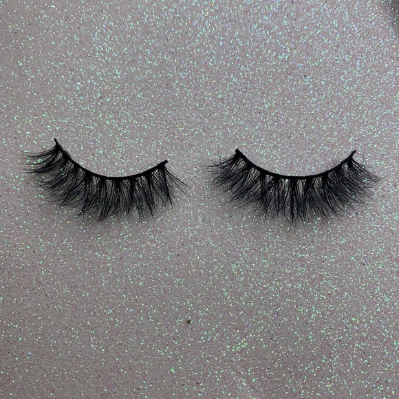 Mink Lashes - Picture 5 of 5
